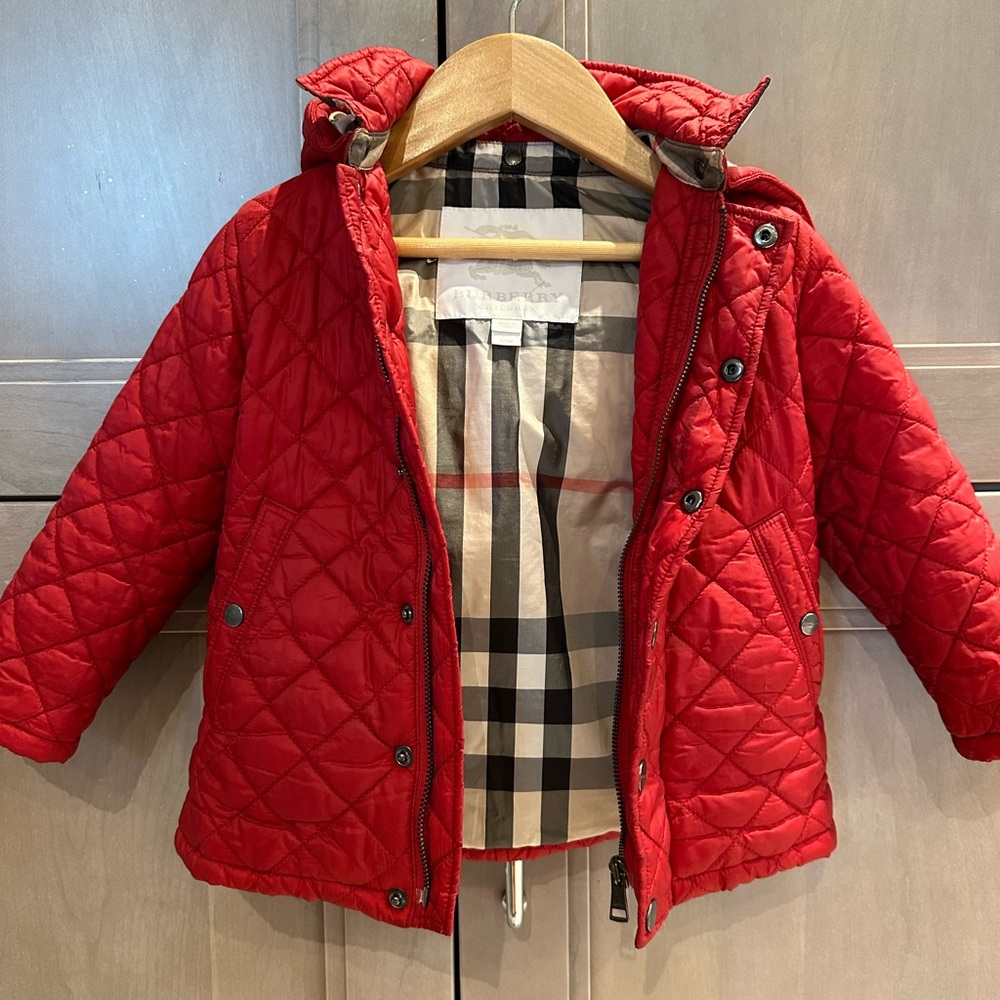 Unisex lightweight but warm jacket.